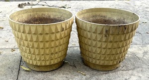 lot 406 image: Eight Resin Planter Pots