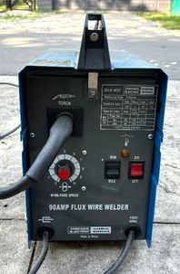 lot 44 image: Chicago Electric 90 Amp 44567 Flux Wire Welder