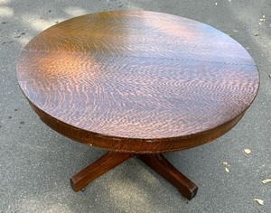 lot 11 image: Vintage Circular Dining Table with 6 Leaves