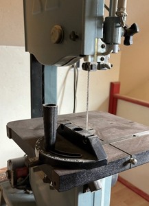 lot 46 image: Delta 62-142 Band Saw