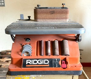 lot 15 image: Ridgid Oscillating Edge Belt Sander EB44242 and Work Table on Casters