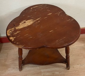 lot 414 image: Vintage Accent Table