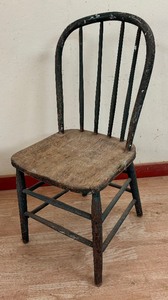 lot 418 image: Charming Vintage Wooden Chair