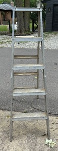 lot 432 image: Metal Step Ladder