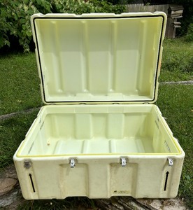 lot 433 image: Large Storage Container