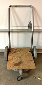 lot 457 image: Helpful Cart