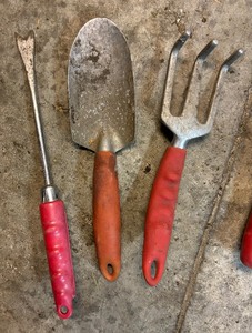 lot 459 image: Garden Goodies