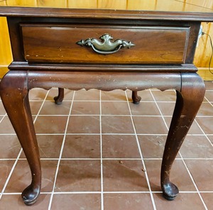 lot 50 image: Beautiful Vintage Ethen Allan Solid Cherry Drop Leaf Queen Anne Side Table