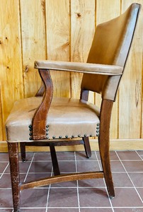 lot 54 image: Lovely Vintage Buttercup Brown Faux Leather Chair by Jasper Chair Co.