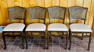 lot 56 image: Four Vintage Stakmore Co  Folding Dining Chairs with Cream Cushions