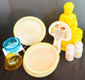 lot 75 image: Pretty Vintage Things for Home Decor