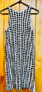 lot 311 image: Adorable Ann Taylor Dress with Black Blocks on White