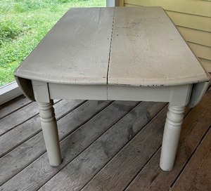 lot 336 image: Vintage Wooden Painted Table with Extensions