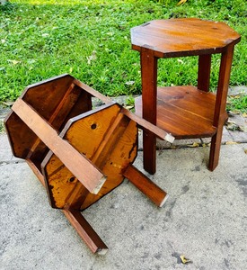 lot 370 image: Pair of Vintage Matching Octagon Accent Tables