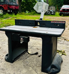 lot 375 image: Craftsman Router Table