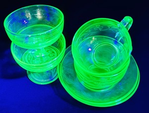 lot 366 image: Vintage Green Clover Uranium Glass Sherbet Glasses and More
