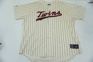 lot 1 image: autographed jersey