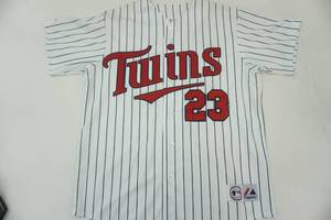 lot 3 image: autographed jersey