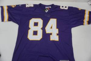 lot 8 image: Viking jersey