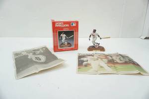 lot 36 image: Sports Impressions Figurine