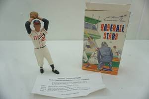 lot 95 image: 25th Anniversary Hartland sports figurine 1990