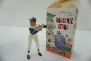 lot 114 image: Hartland Baseball Stars 25th Anniversary figurines