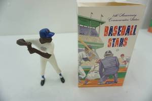 lot 116 image: Hartland Baseball Stars 25th Anniversary figurines