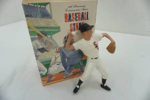lot 117 image: Hartland Baseball Stars 25th Anniversary figurines