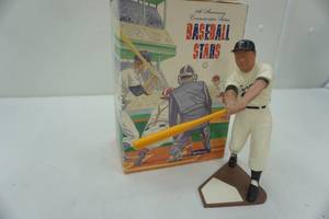 lot 119 image: Hartland Baseball Stars 25th Anniversary figurines
