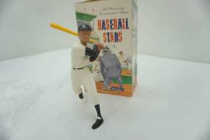 lot 120 image: Hartland Baseball Stars 25th Anniversary figurines 1988
