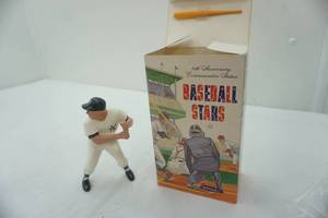 lot 121 image: Hartland Baseball Stars 25th Anniversary figurines 1988