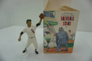 lot 123 image: Hartland Baseball Stars 25th Anniversary figurines 1988
