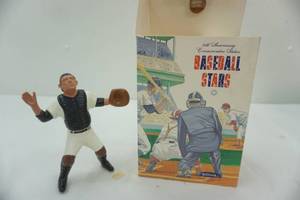 lot 124 image: Hartland Baseball Stars 25th Anniversary figurines 1988
