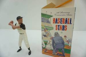 lot 125 image: Hartland Baseball Stars 25th Anniversary figurines 1988