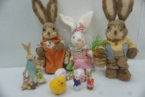 lot 128 image: Easter bunny and chick lot
