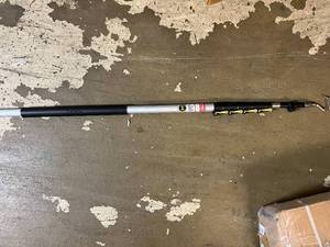 lot 17 image: 24 Extendable Reaching Pole