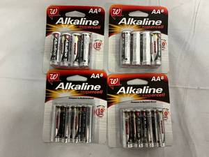 lot 47 image: 16 Alkaline AA Batteries