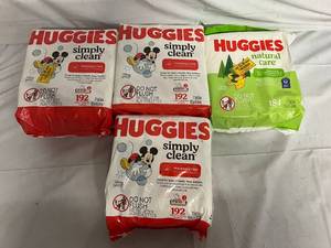 lot 109 image: 4 Packs of Kid Wet Wipes