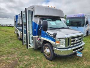 2009 Ford E-450 Super Duty Full-Size Van
