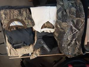XL camo reversible winchester jacket and wrangler outdoors pants 36