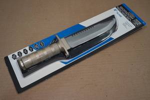 lot 7 image: Gordon 8 Blade SurvivalHunting Knife