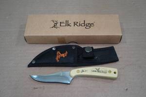 lot 9 image: Elk Ridge 8 Stainless Steel Hunting Knife