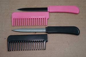 lot 13 image: 2 Hair Comb Knives