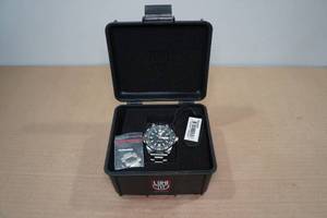 lot 21 image: Luminox Pacific Diver XS.3122 Mens Watch Black Dial Stainless Steel Strap