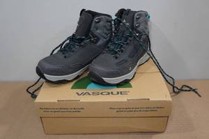 lot 69 image: Vasque 7152 Kids Breeze AT UltraDry Boots -Size 3