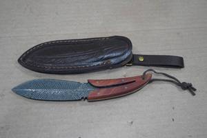 lot 83 image: Feather Light Custom Damascus Style Blade Knife