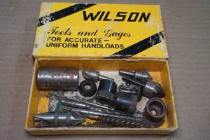 lot 164 image: Assorted Tools and Case Trimmers for Reloading