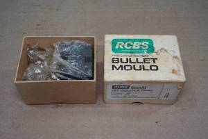 lot 167 image: RCBS #22-055-FN .22 Cal 55 Gr Flat Nose Double Cavity Bullet Mould