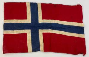 lot 47 image: Old Norwegian Flag 9 x 15