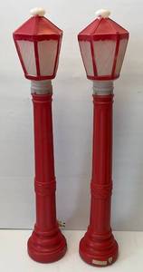 lot 3 image: Vintage 39 Light Post Blow Mold